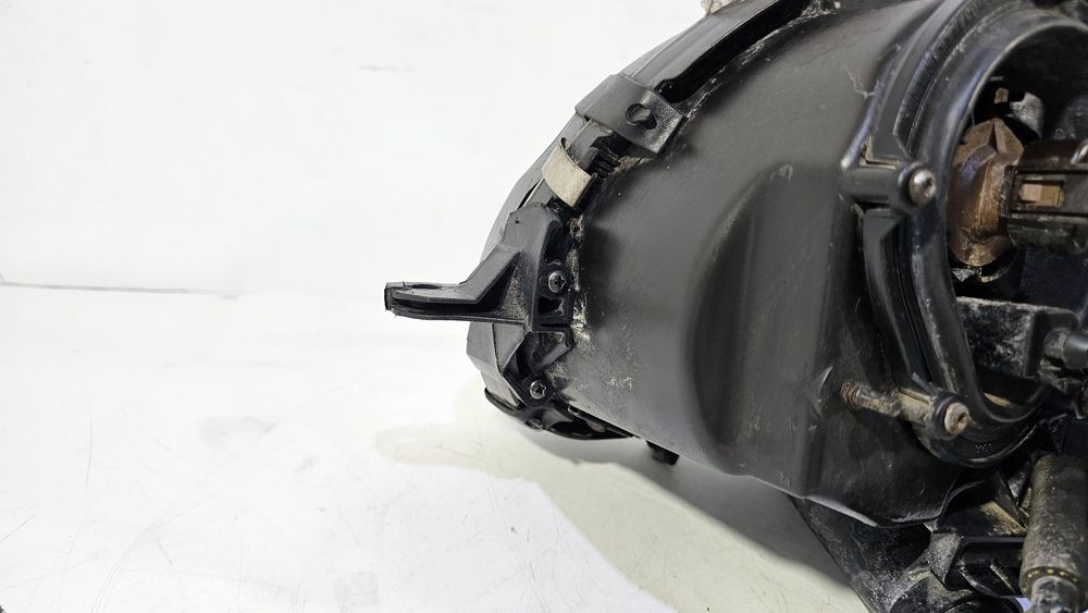 Mercedes w211 lampa przód przednia bi-xenon skrętny prawa eu