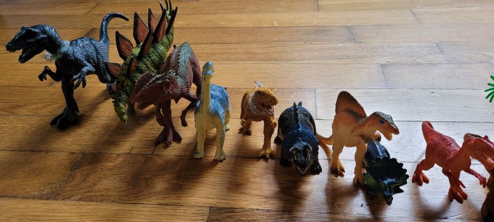 Zestaw 29 dinozaurów + rośliny