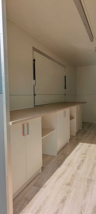 nowa przyczepa handlowa gastronomiczna wyposażona 5m x 2,2m