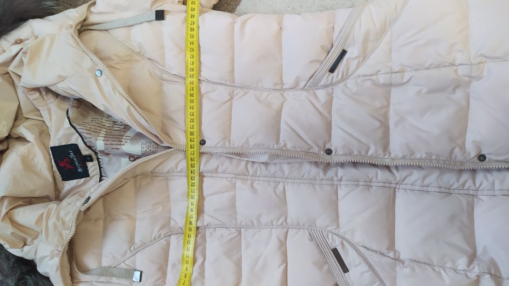 Пухова куртка жіноча