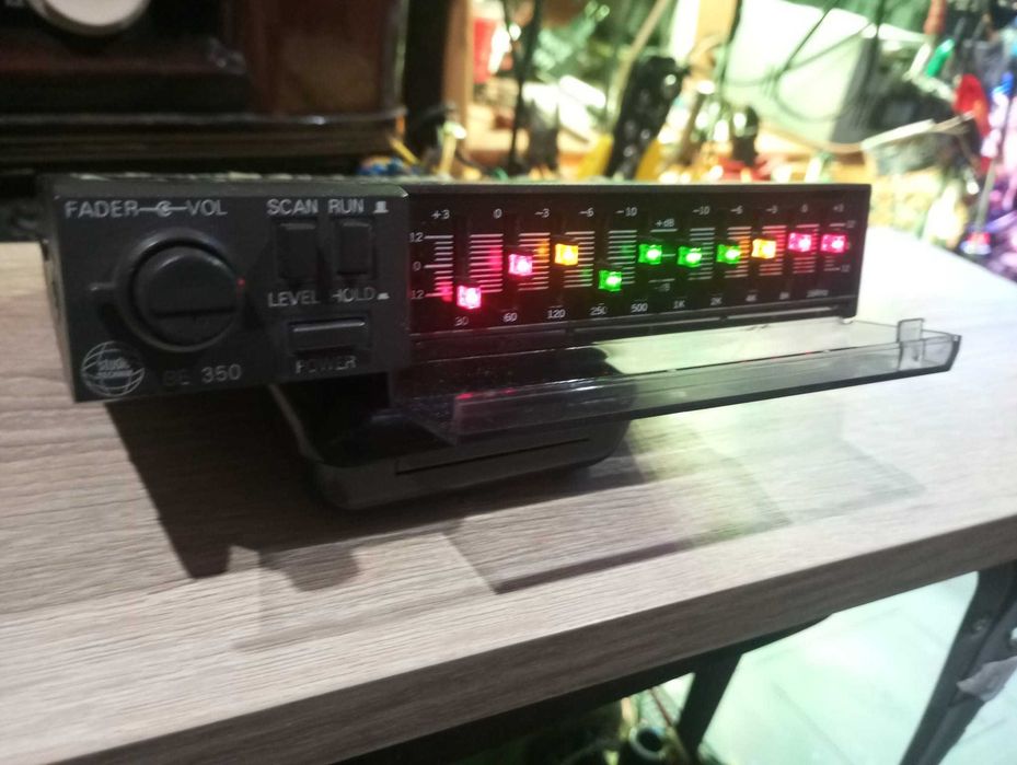 Wzmacniacz samochodowy z korektorem 2x30W