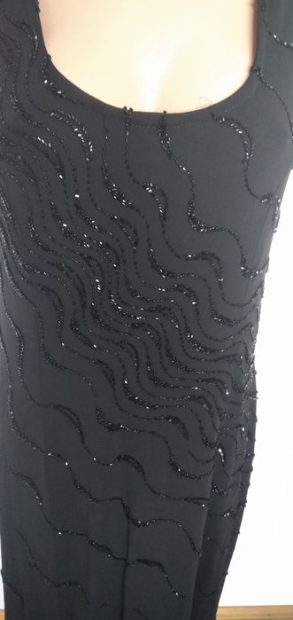 Sukienka czarna biust 100