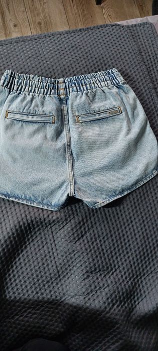 Spodenki guess z lampasem