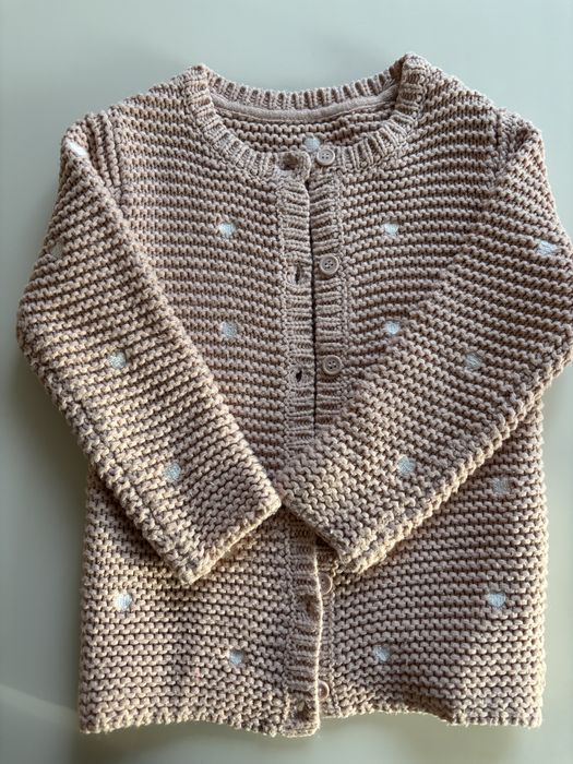 Sweterek w serduszka 104