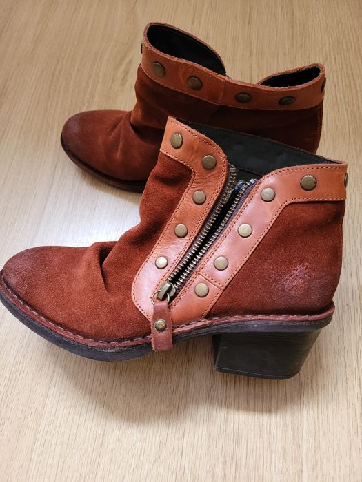 Brick-Colored Suede Boots