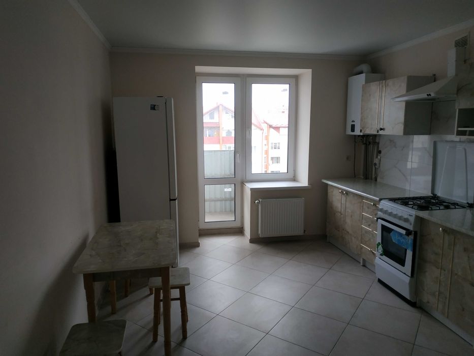 Здаю в оренду 3-кімнатну квартиру по вул. Тарнавського 7в.