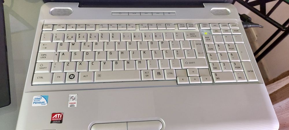 PC Portátil TOSHIBA L500 13W