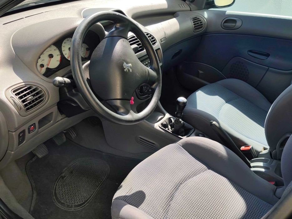 Peugeot 206 1.1 / Gasolina / Ano 2001 / 5 portas