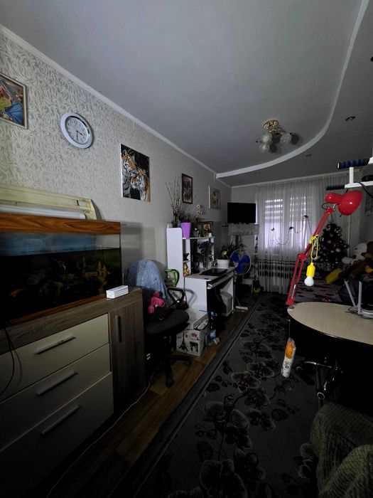 ПРОДАЖ дві кімнати в гуртожитку між метро Нивки та Сирець