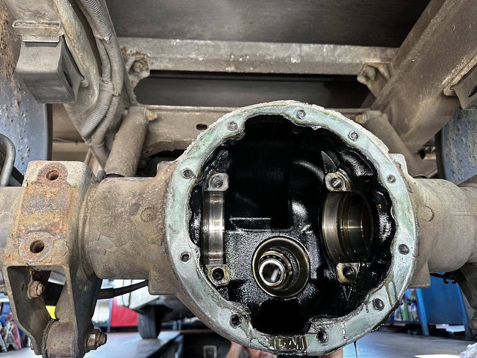 Sprzedaż , regeneracja, naprawa mostów napędowych, różne marki