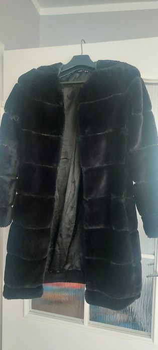 Czarne futerko Reserved S