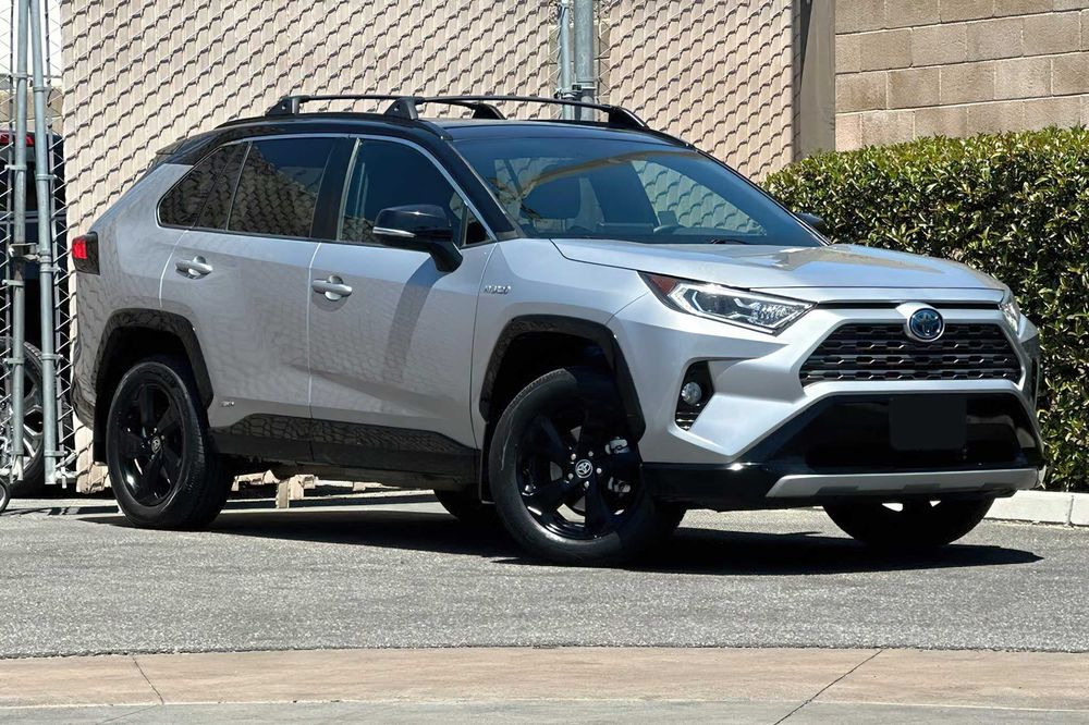 Toyota RAV4 XSE 2021 зі США, від $11 891 — доставка й розмитнення під ключ