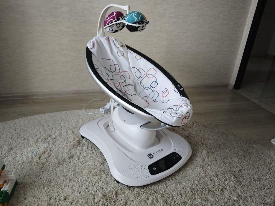 Укачивающий центр 4Moms MamaRoo
