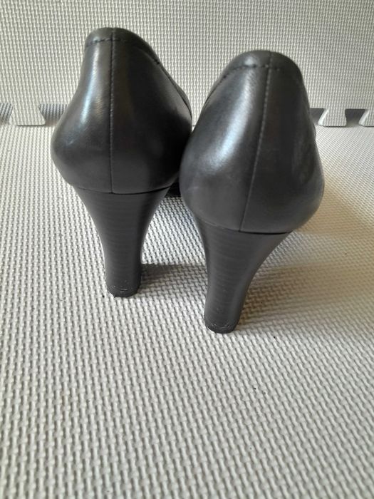 eleganckie damskie czółenka Tamaris rozmiar 38