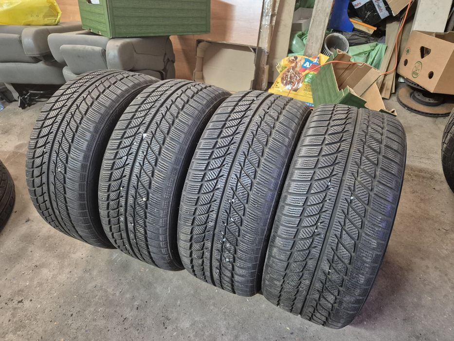 Godride sw608 winter 235/45/17 komplet