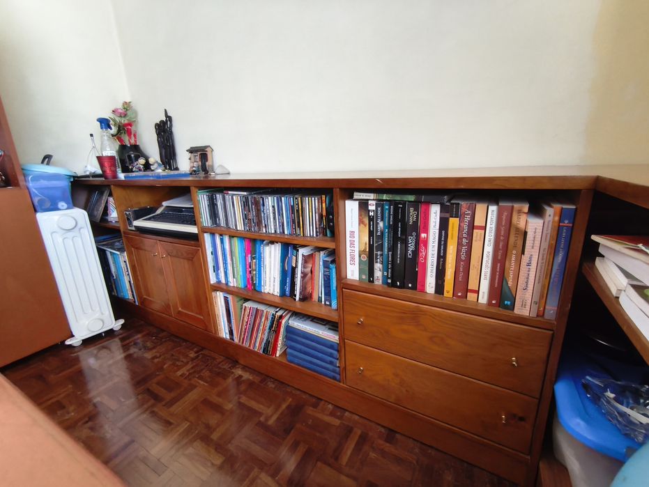 Móvel Aparador/Biblioteca em madeira maciça