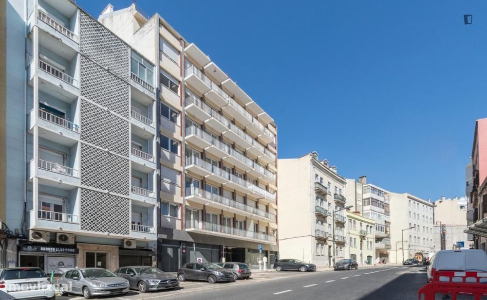 Quarto - localizado em Campolide Lisbon