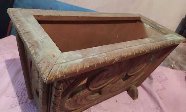 floreira antiga em madeira c/ trabalho de talha