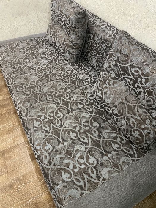 Сучасний великий диван