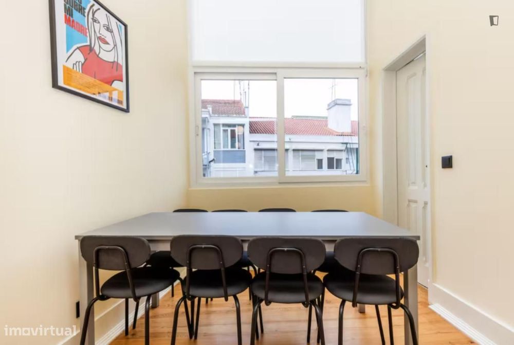 Apartamento com 4 quartos - localizado em Anjos Lisbon