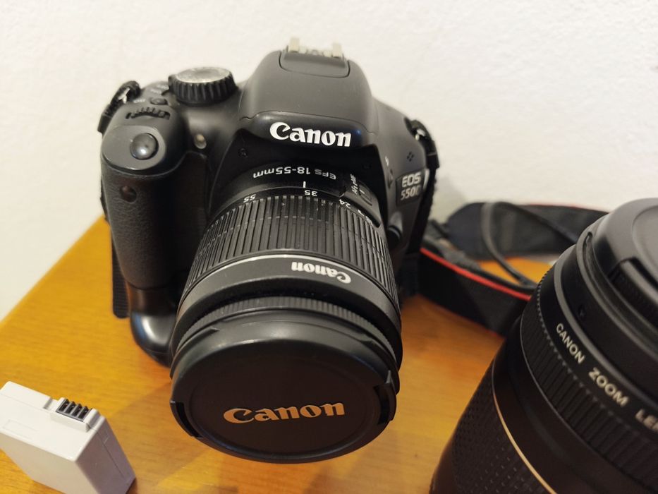 Canon EOS 550D com 2 lentes