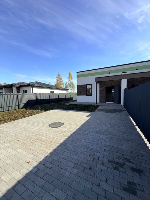 Продам Кутовий Таунхаус. Велика Ділянка 3,5 сотки. Газове Опалення.