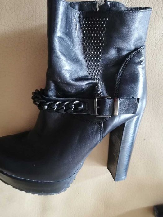 Bota preta com brilhante nº39