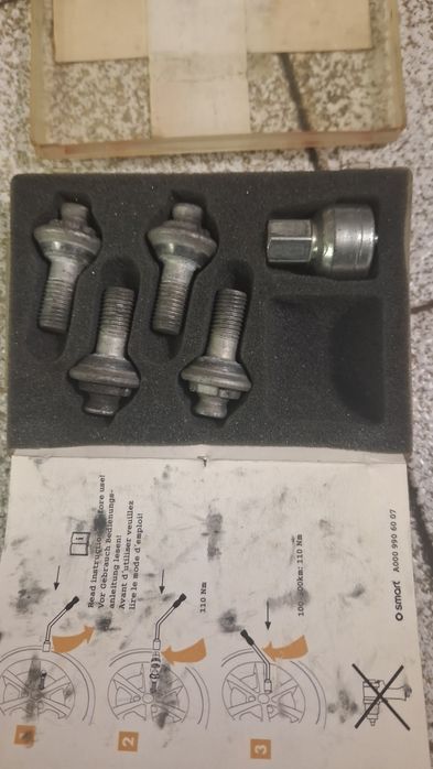 Tapete de consola Discovery 200 TDI e porcas de seguranca