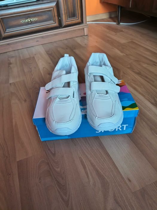 Nowe buty męskie 45 (dł wkł. 30,5) białe sportowe lekkie.