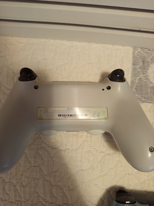 PlayStation 4 Pro Glaciar White 1TB + Extras