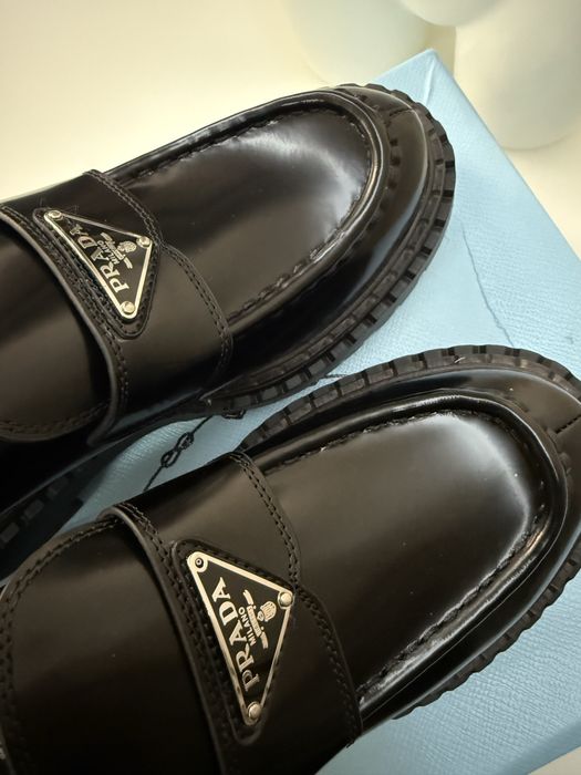 Шкіряні лофери Prada 40р