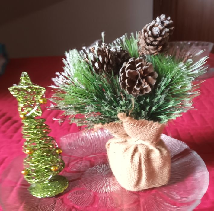 Duas pequenas árvores de natal