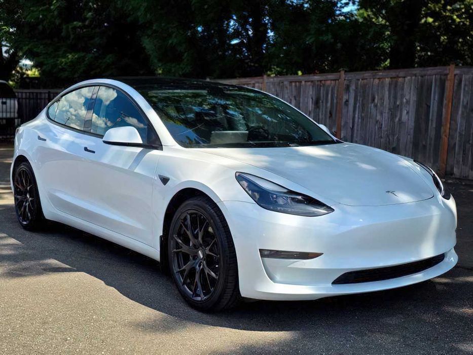 Tesla Model 3 Long Range      2021