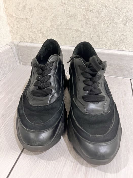 Кросівки шкіряні, взуття