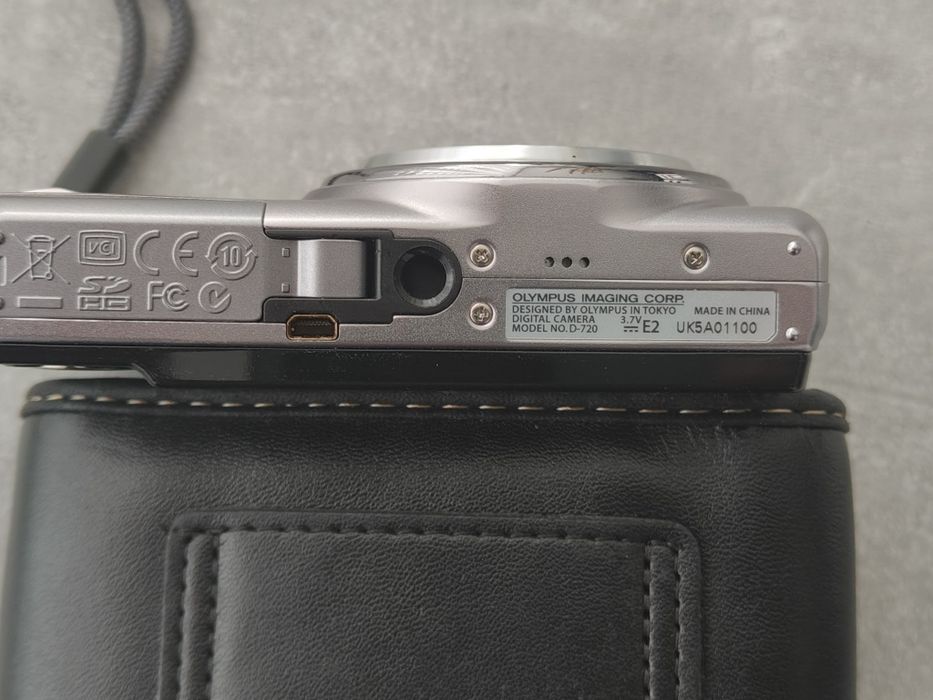 Kompaktowy aparat Olympus D-720 -Uszkodzony