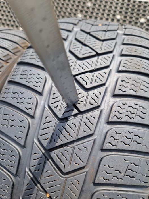 Opony zimowe Pirelli Sottozero 3 Winter  225/45r18 (95V) XL