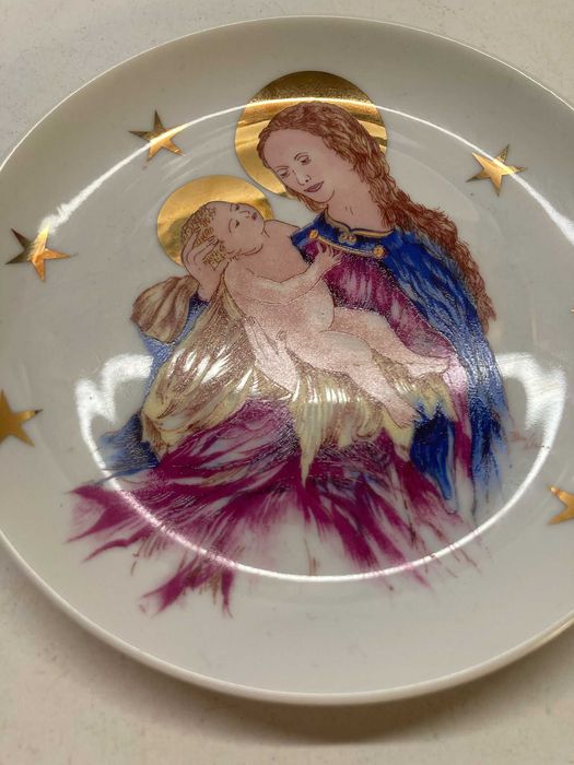 Christmas-Themed Plates64740617441538122