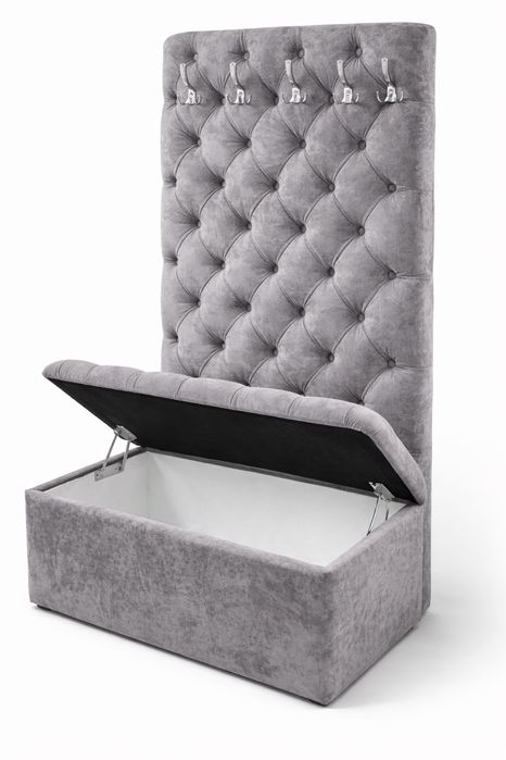 Продаються вішалки з пуфами та диван Гном !