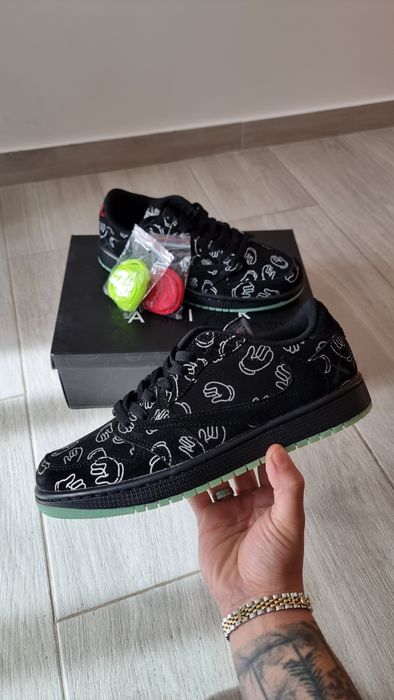 Jordan 1 low x kaws