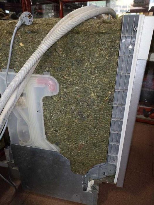 Посудомойка Bosch . 60 см .Встройка. Полностью исправна