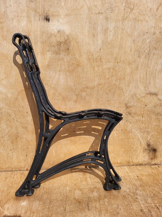 Nogi żeliwne do ławki.