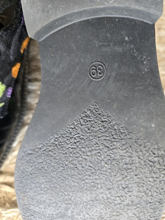 Sapatos verniz e veludo 39