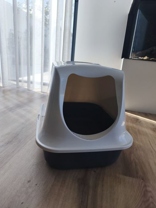 Cama e caixa de areia para gatos