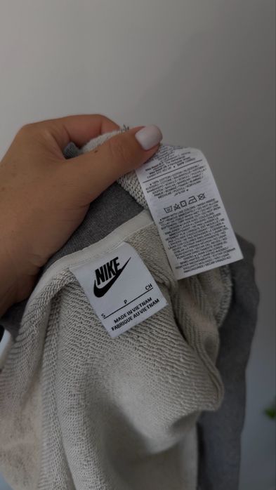 Nike Sportswear - жіночий кроп-топ на S р.