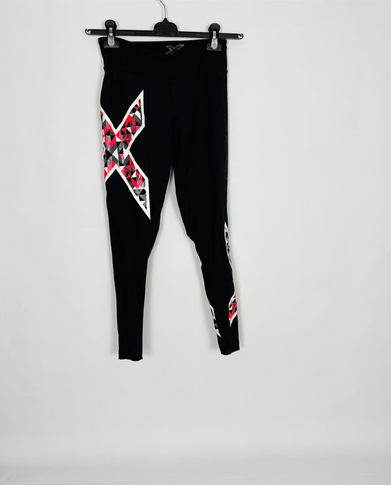 Czarne legginsy sportowe z wzorem S 36