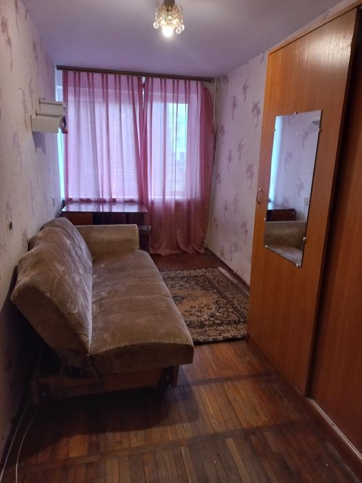 Кімната в сімейному гуртожитку на Брацлавській- Замостянська