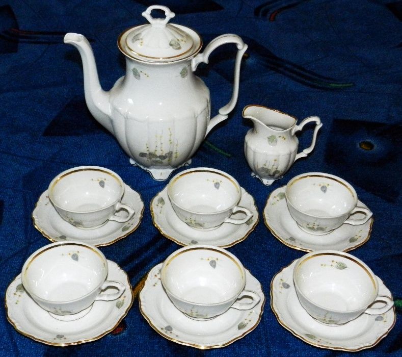 Kolekcjonerski komplet porcelana Wałbrzych, filiżanki dzbanek mlecznik