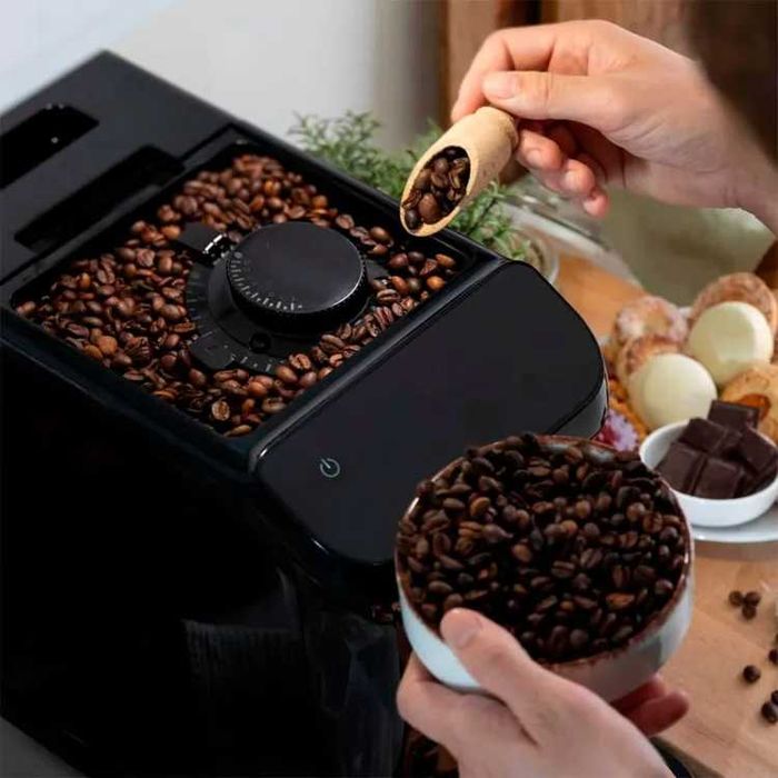 Cecotec Macchina da Caffè Superautomatica Cremmaet Macchia Black. 1350 W, Thermoblock, Pompa di Pressione da 19 bar, Sistema Plug&Play