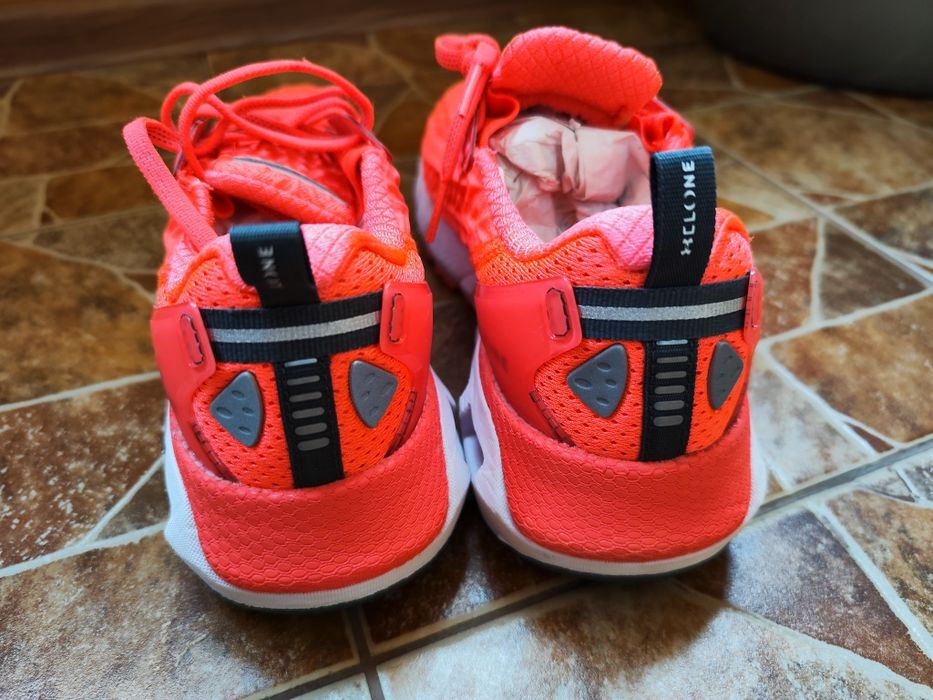 Кроссовки Under Armour (27 см)
Приложение уже установлено
Unde