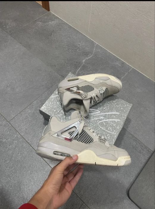 Jordan 4 retro Frozen Moments